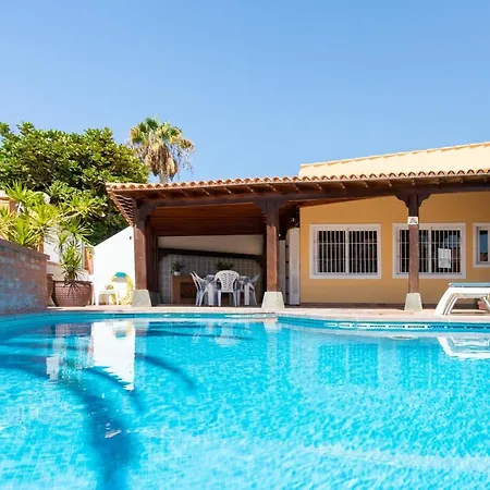 Casa Ajabo With Heateable Pool 빌라 아데제