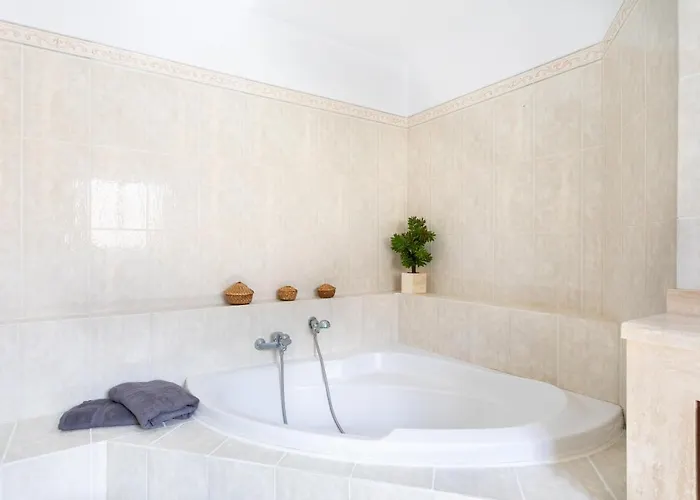 Casa Ajabo With Heateable Pool